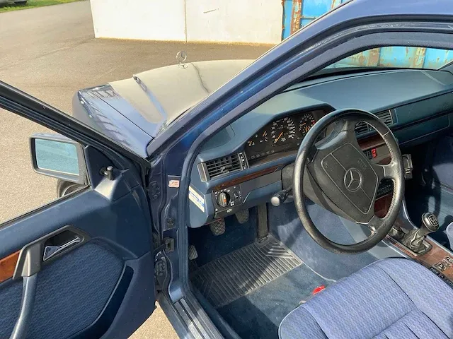 Mercedes - w 124 - 300e 24v - oldtimer - afbeelding 15 van  38