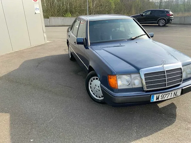 Mercedes - w 124 - 300e 24v - oldtimer - afbeelding 23 van  38