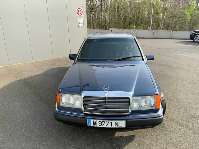 Mercedes - w 124 - 300e 24v - oldtimer - afbeelding 33 van  38