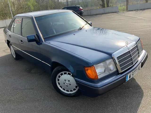 Mercedes - w 124 - 300e 24v - oldtimer - afbeelding 34 van  38