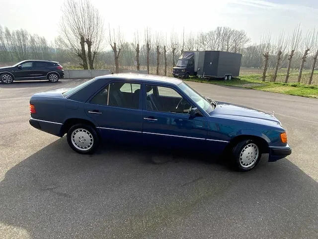 Mercedes - w 124 - 300e 24v - oldtimer - afbeelding 35 van  38