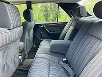 Mercedes - w 124 300e - oldtimer - afbeelding 2 van  16