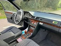 Mercedes - w 124 300e - oldtimer - afbeelding 4 van  16