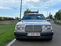 Mercedes - w 124 300e - oldtimer - afbeelding 9 van  16