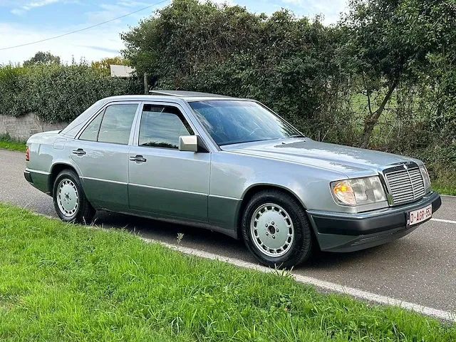 Mercedes - w 124 300e - oldtimer - afbeelding 10 van  16