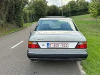 Mercedes - w 124 300e - oldtimer - afbeelding 11 van  16