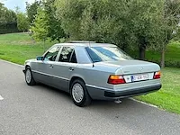 Mercedes - w 124 300e - oldtimer - afbeelding 12 van  16