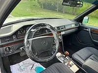 Mercedes - w 124 300e - oldtimer - afbeelding 14 van  16