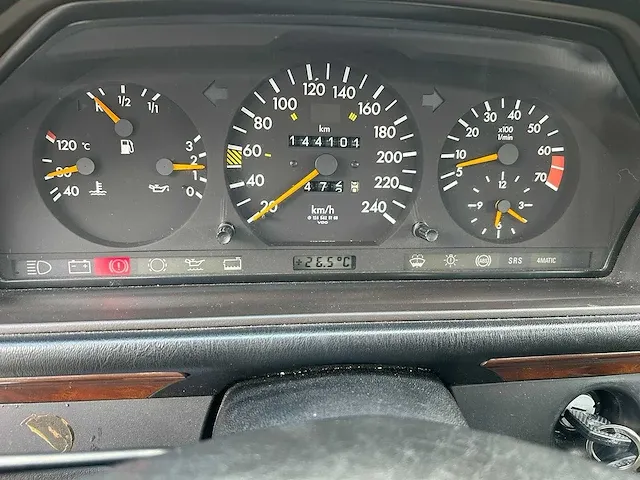 Mercedes - w 124 300e - oldtimer - afbeelding 15 van  16