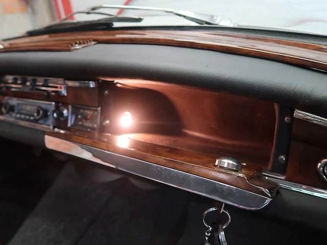 Mercedes - w111 - 250se - mercedes 250 se coupe - afbeelding 86 van  99