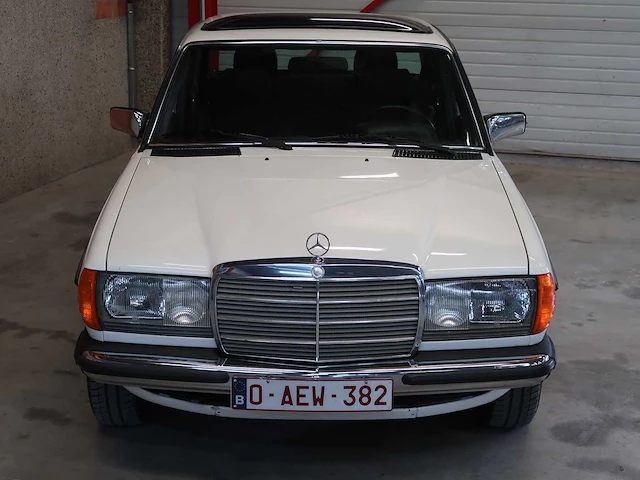 Mercedes - w123 - 240d - klassieke auto's >15 - afbeelding 14 van  89