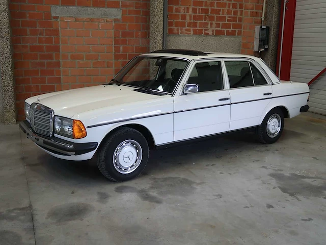 Mercedes - w123 - 240d - klassieke auto's >15 - afbeelding 15 van  89