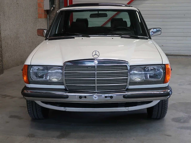 Mercedes - w123 - 240d - klassieke auto's >15 - afbeelding 18 van  89