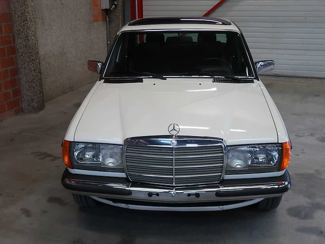 Mercedes - w123 - 240d - klassieke auto's >15 - afbeelding 19 van  89