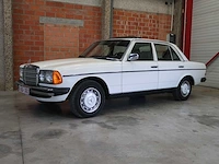 Mercedes - w123 - 240d - klassieke auto's >15 - afbeelding 1 van  89
