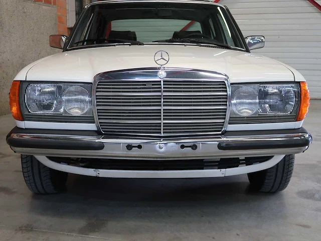 Mercedes - w123 - 240d - klassieke auto's >15 - afbeelding 22 van  89