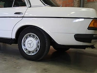 Mercedes - w123 - 240d - klassieke auto's >15 - afbeelding 25 van  89
