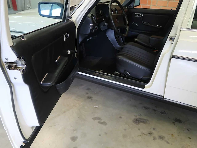 Mercedes - w123 - 240d - klassieke auto's >15 - afbeelding 27 van  89