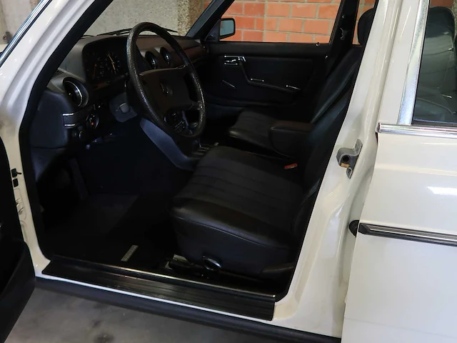 Mercedes - w123 - 240d - klassieke auto's >15 - afbeelding 28 van  89