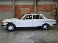 Mercedes - w123 - 240d - klassieke auto's >15 - afbeelding 3 van  89
