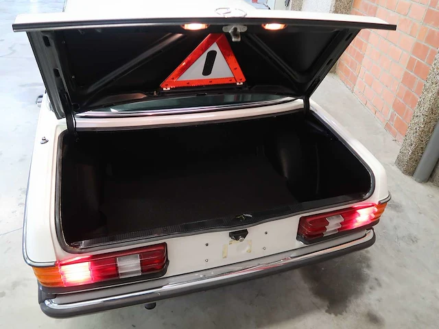 Mercedes - w123 - 240d - klassieke auto's >15 - afbeelding 48 van  89