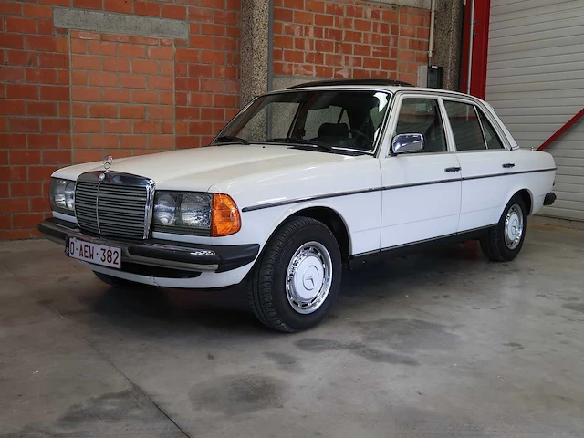 Mercedes - w123 - 240d - klassieke auto's >15 - afbeelding 4 van  89