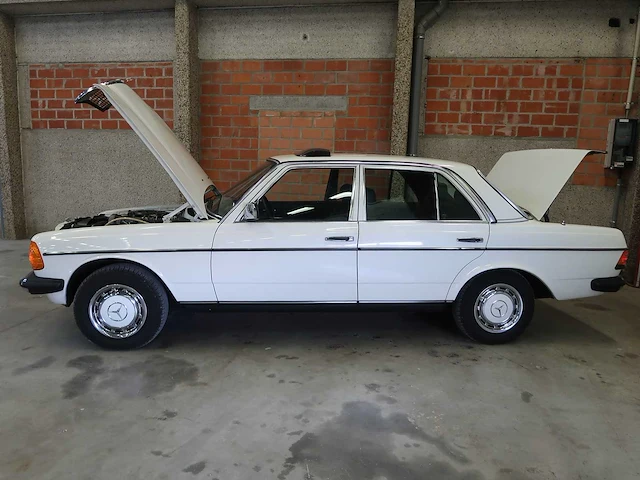 Mercedes - w123 - 240d - klassieke auto's >15 - afbeelding 54 van  89