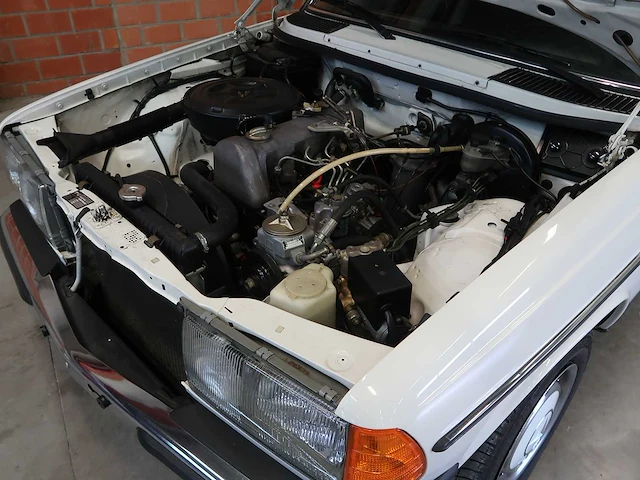 Mercedes - w123 - 240d - klassieke auto's >15 - afbeelding 58 van  89