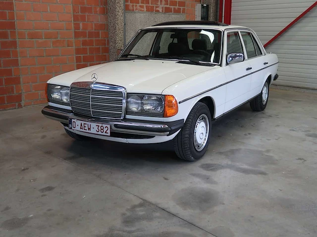Mercedes - w123 - 240d - klassieke auto's >15 - afbeelding 5 van  89
