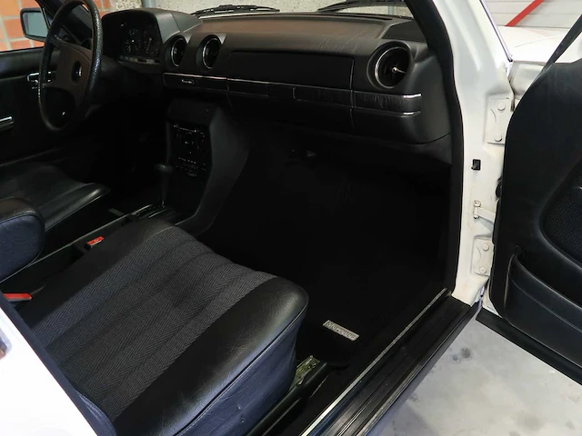 Mercedes - w123 - 240d - klassieke auto's >15 - afbeelding 70 van  89