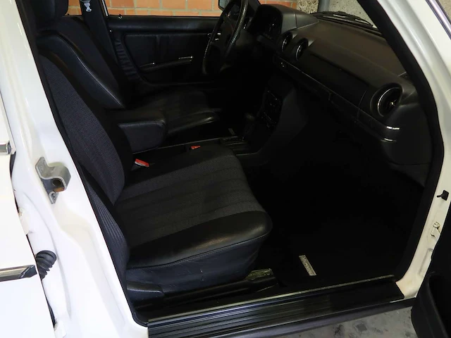 Mercedes - w123 - 240d - klassieke auto's >15 - afbeelding 71 van  89