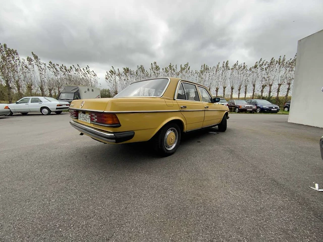 Mercedes - w123 - 240d - oldtimer - afbeelding 4 van  30