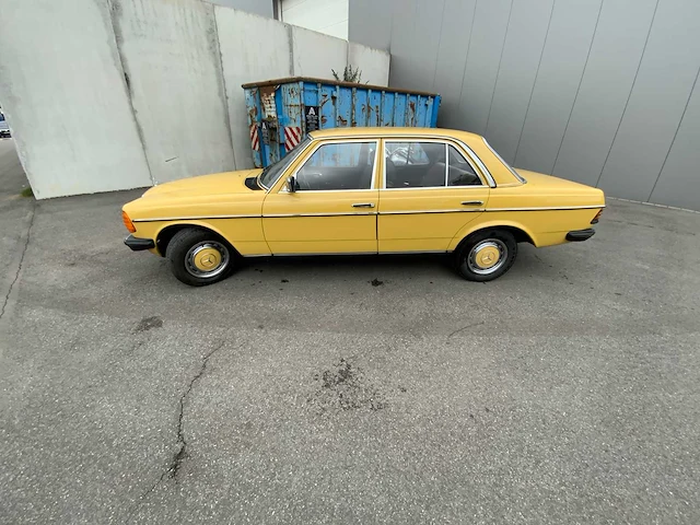 Mercedes - w123 - 240d - oldtimer - afbeelding 27 van  30