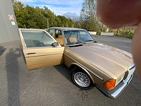 Mercedes - w123 - 300d - oldtimer - afbeelding 2 van  32