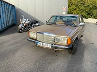 Mercedes - w123 - 300d - oldtimer - afbeelding 1 van  32