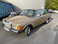 Mercedes - w123 - 300d - oldtimer - afbeelding 1 van  32
