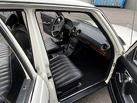 Mercedes - w123 240d - 240d - oldtimer - afbeelding 8 van  30