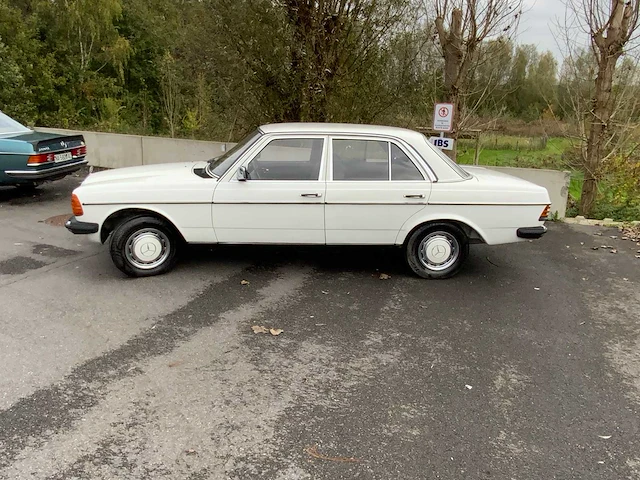 Mercedes - w123 240d - 240d - oldtimer - afbeelding 26 van  30