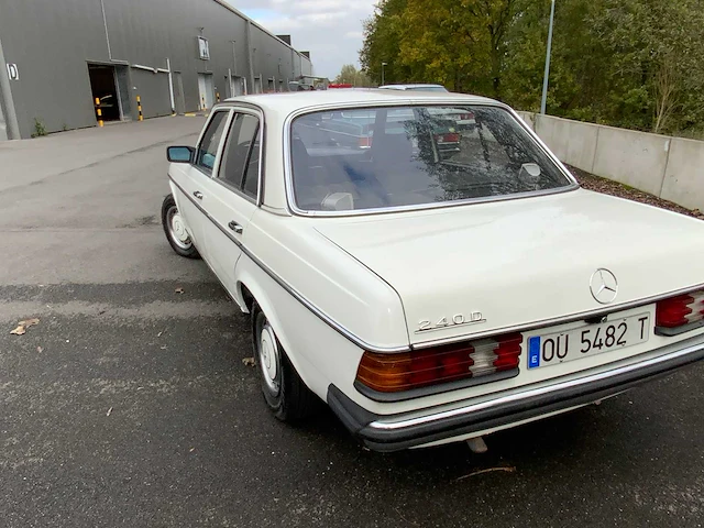 Mercedes - w123 240d - 240d - oldtimer - afbeelding 28 van  30