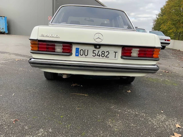 Mercedes - w123 240d - 240d - oldtimer - afbeelding 29 van  30