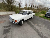 Mercedes - w123 240d - 240d - oldtimer - afbeelding 1 van  30