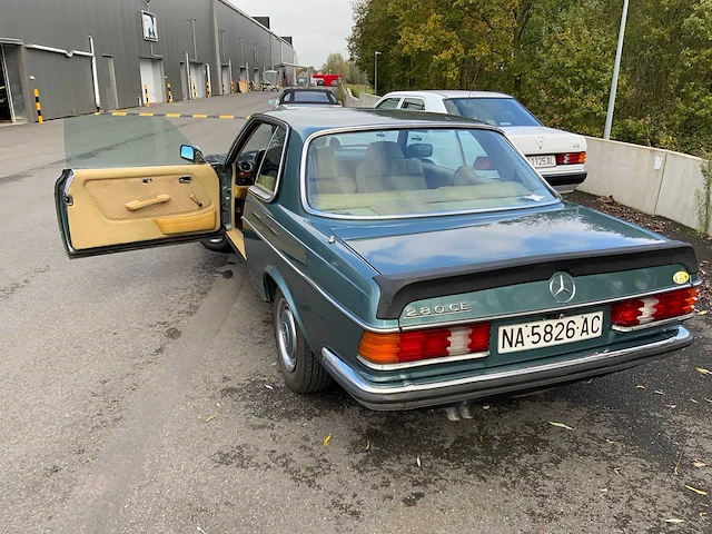 Mercedes - w123 280 ce - 280 ce - oldtimer - afbeelding 4 van  31