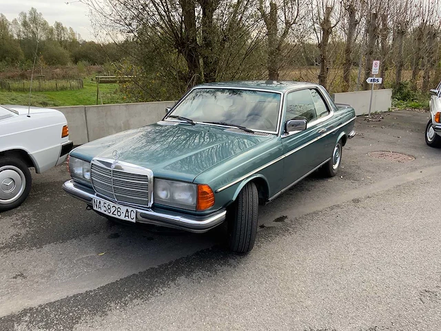 Mercedes - w123 280 ce - 280 ce - oldtimer - afbeelding 1 van  31