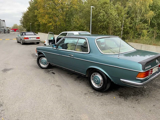 Mercedes - w123 280 ce - 280 ce - oldtimer - afbeelding 17 van  31