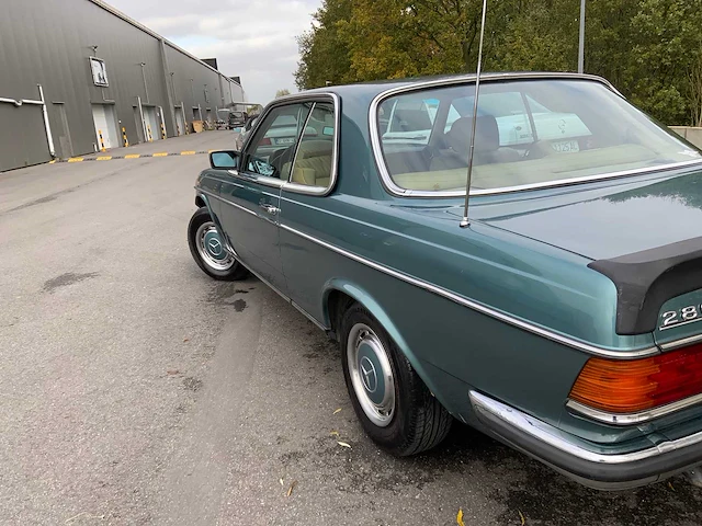 Mercedes - w123 280 ce - 280 ce - oldtimer - afbeelding 18 van  31