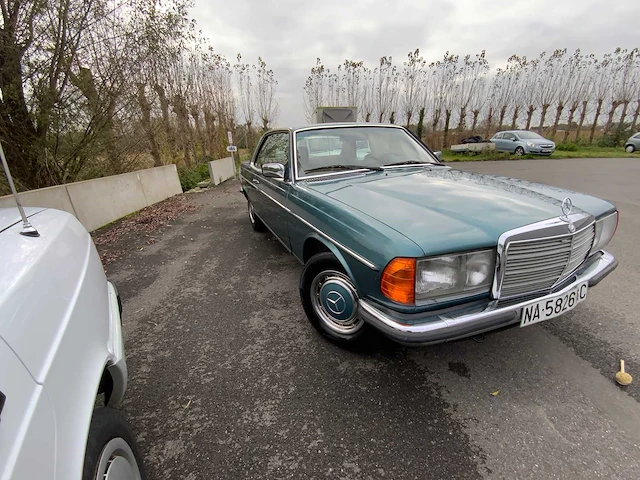 Mercedes - w123 280 ce - 280 ce - oldtimer - afbeelding 21 van  31