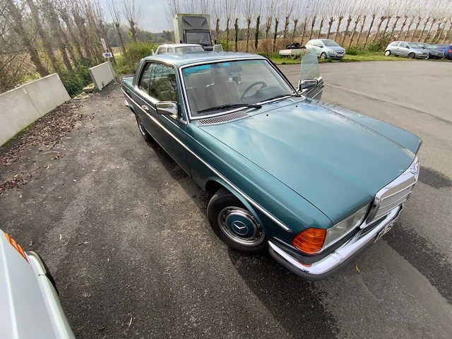 Mercedes - w123 280 ce - 280 ce - oldtimer - afbeelding 23 van  31