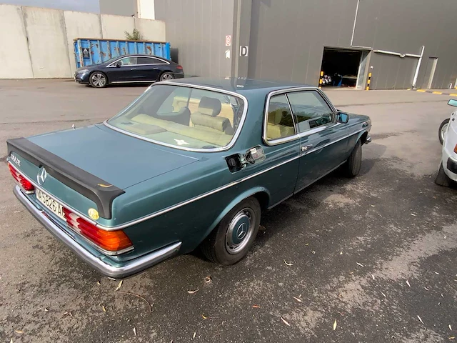 Mercedes - w123 280 ce - 280 ce - oldtimer - afbeelding 29 van  31