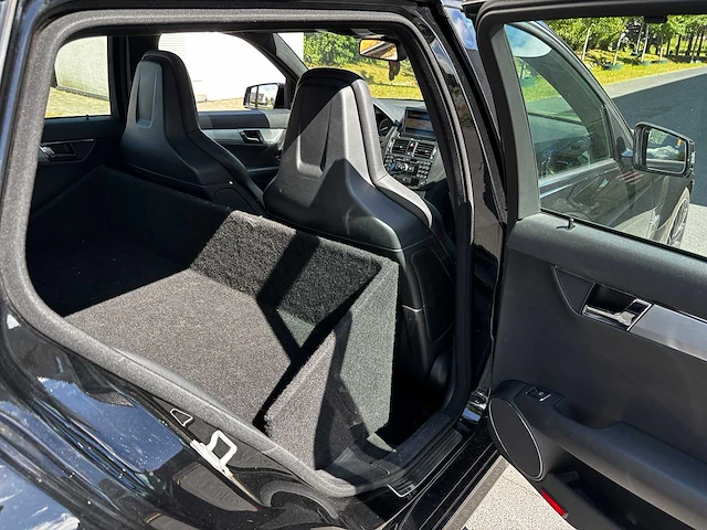 Mercedes- benz w204 c63 - afbeelding 2 van  18