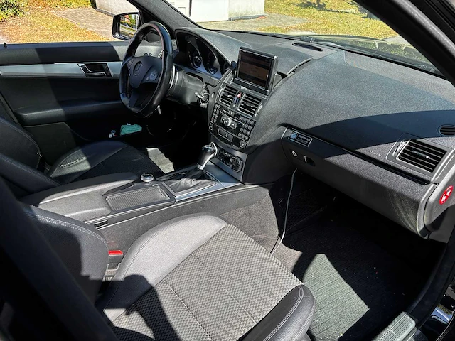 Mercedes- benz w204 c63 - afbeelding 3 van  18